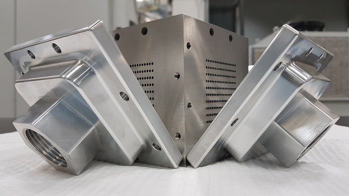 Trocador de Calor Compacto em aço inox AISI 316L impresso no Instituto SENAI de Inovação em Sistemas de Fabricação e Processamento a Laser (Joinville-SC) em projeto com a UFSC, e Petrobras.